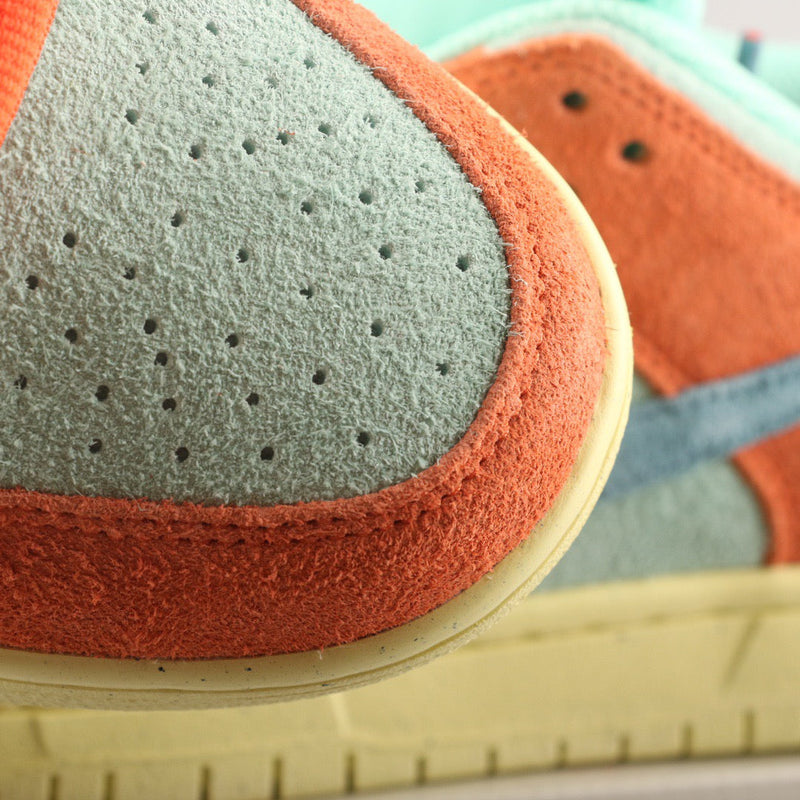 Nike SB Dunk Low Orange Emerald Rise DV5429-800