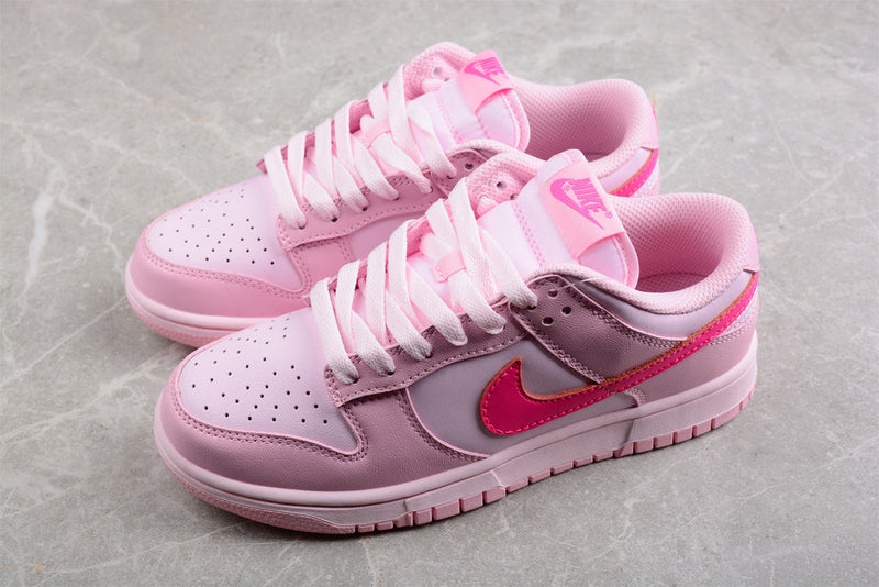 Nike Dunk Low Triple Pink