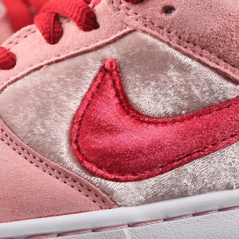 NIKE StrangeLove x Dunk Low SB 'Valentine's Day'