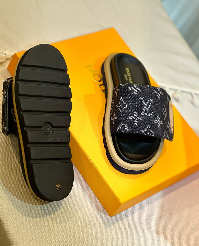 Chinelo Louis Vuitton Flatform Pool Pillow Black