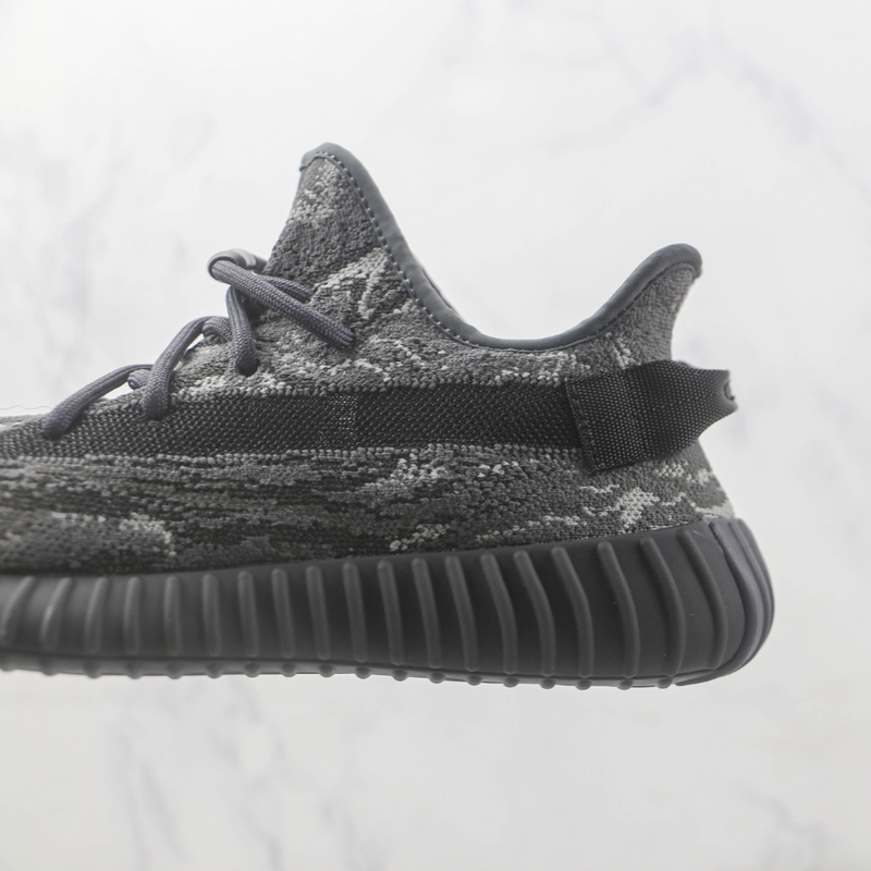 Adidas Yeezy Boost 350 V2 DarkGreymon ID4811