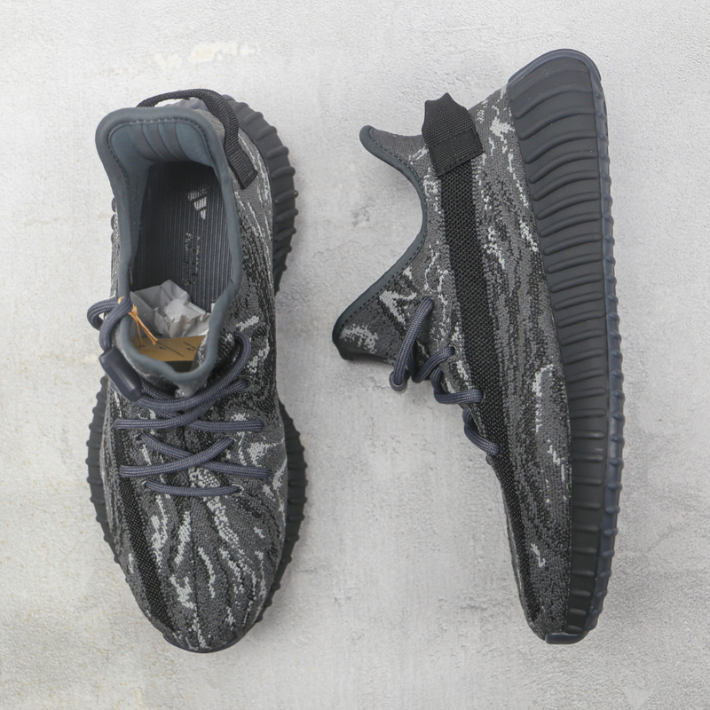 Adidas Yeezy Boost 350 V2 DarkGreymon ID4811