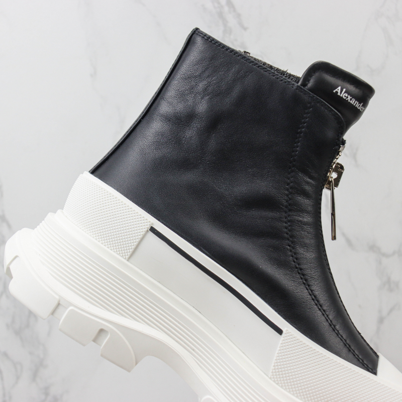 Alexander McQueen Ankle boot Tread Slick com zíper Preto / Branco