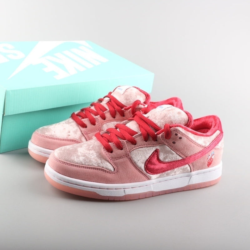 NIKE StrangeLove x Dunk Low SB 'Valentine's Day'