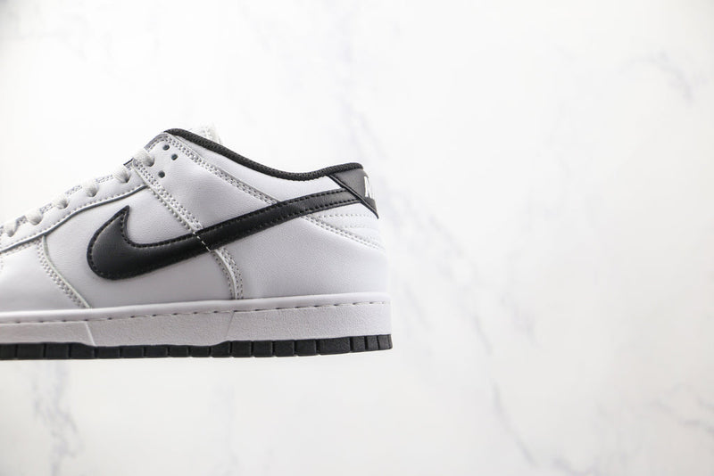 NIKE DUNK LOW BRANCO PRETO