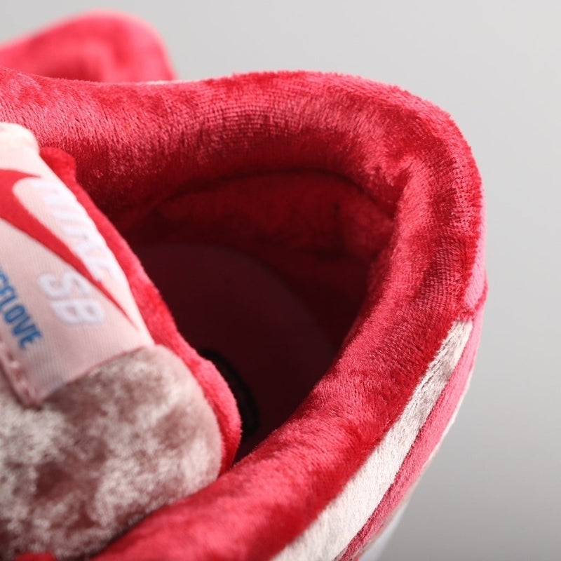 NIKE StrangeLove x Dunk Low SB 'Valentine's Day'