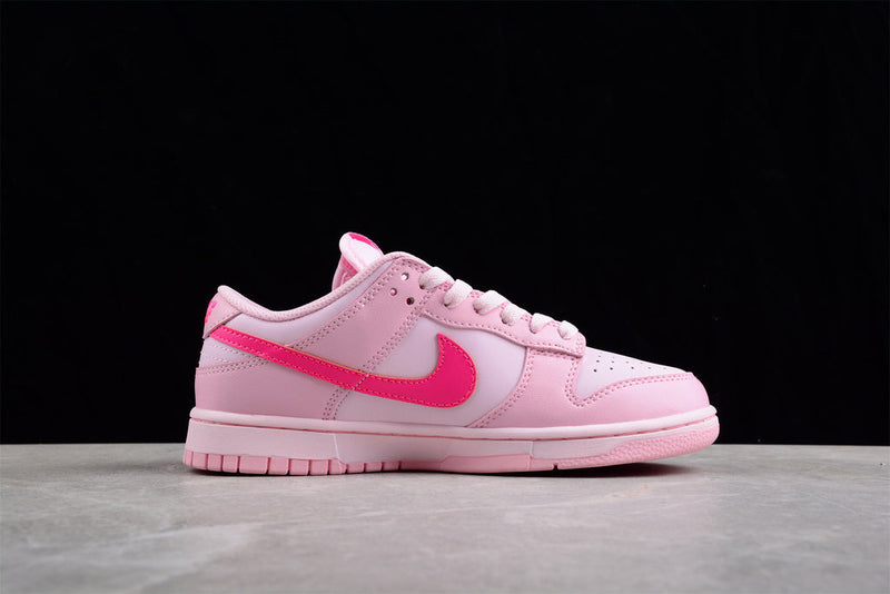 Nike Dunk Low Triple Pink