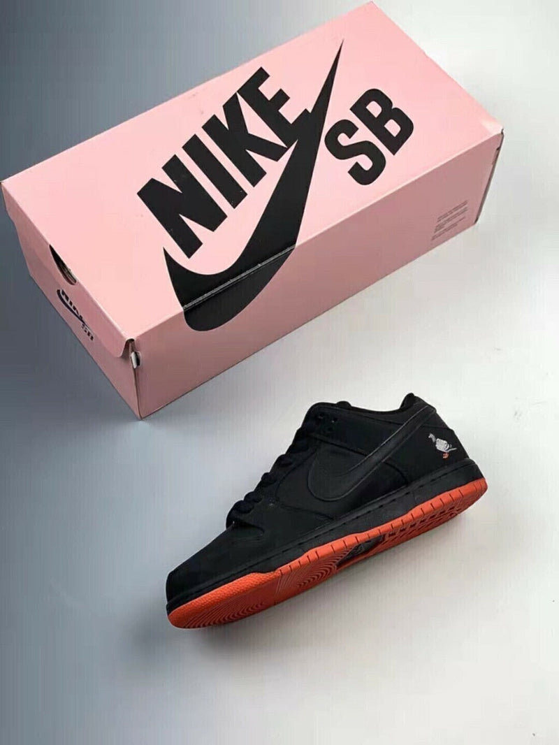 Nike SB Dunk Low Black Pigeon 883232 008