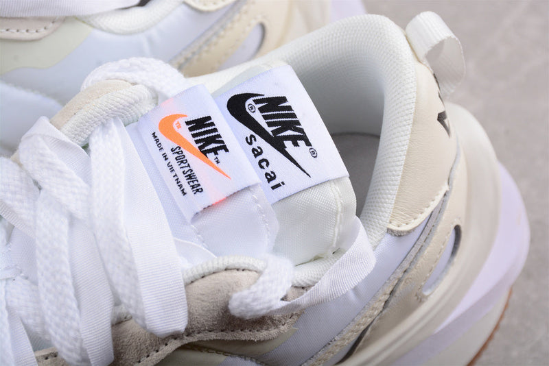 Nike Vaporwaffle sacai Sail Gum DD1875-100