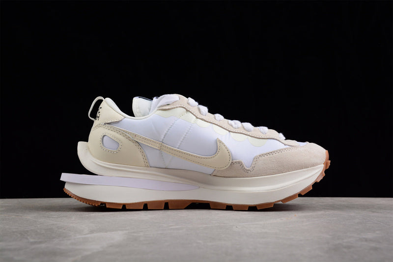 Nike Vaporwaffle sacai Sail Gum DD1875-100