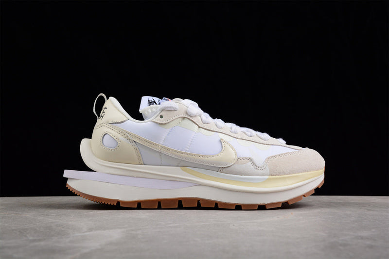 Nike Vaporwaffle sacai Sail Gum DD1875-100