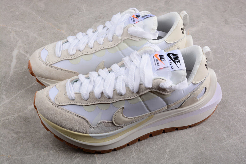 Nike Vaporwaffle sacai Sail Gum DD1875-100