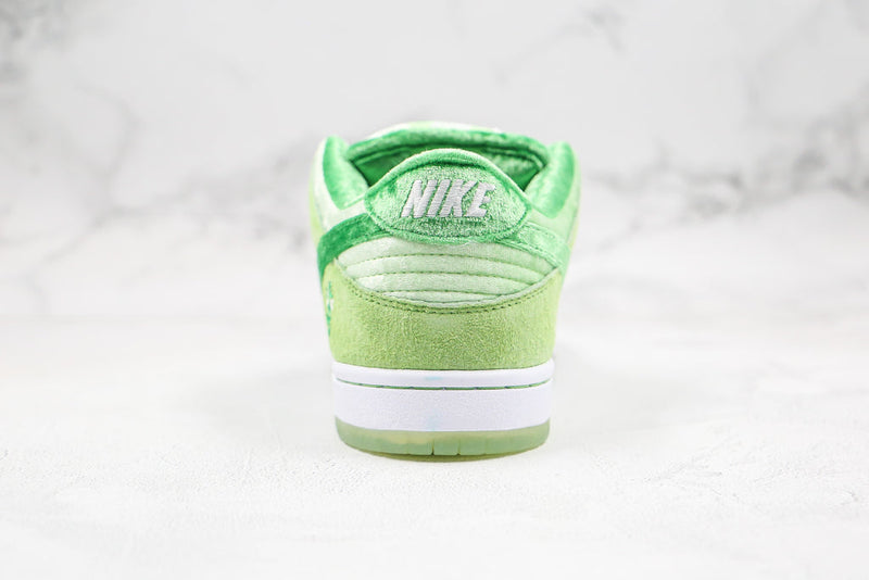 NIKE STRANGELOVE DUNK LOW SB GREEN BEANS VALENTINES DAY