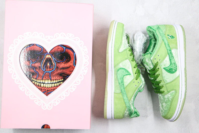 NIKE STRANGELOVE DUNK LOW SB GREEN BEANS VALENTINES DAY