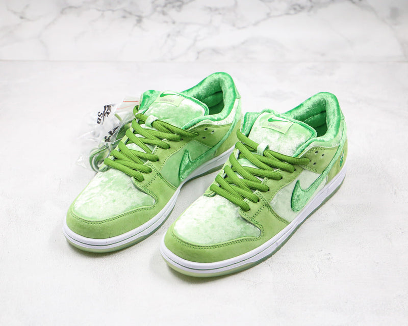 NIKE STRANGELOVE DUNK LOW SB GREEN BEANS VALENTINES DAY