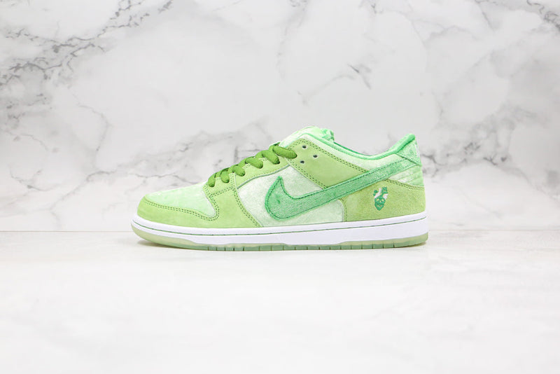 NIKE STRANGELOVE DUNK LOW SB GREEN BEANS VALENTINES DAY