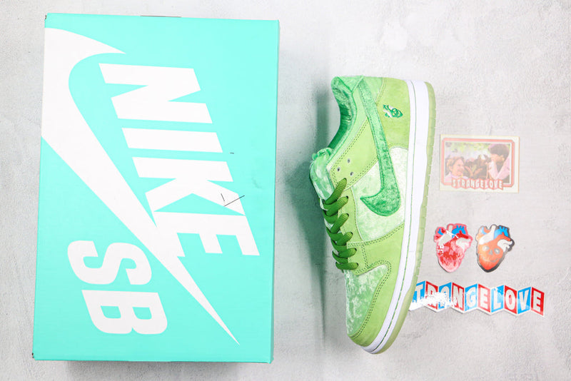 NIKE STRANGELOVE DUNK LOW SB GREEN BEANS VALENTINES DAY